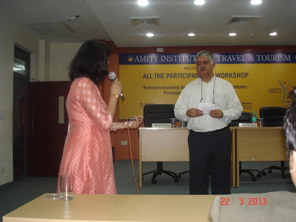 Rajiv Bajaj Interacting with faculty and students at Amity University Noida