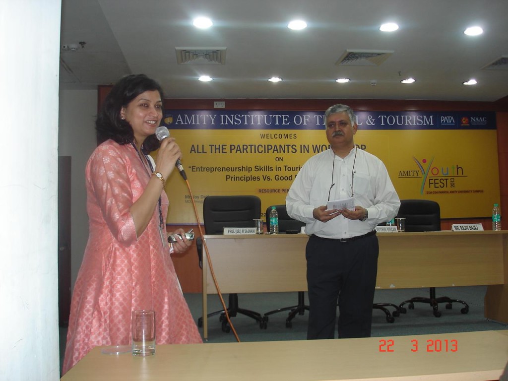 Rajiv Bajaj interacting with faculty and students at Amity University Noida